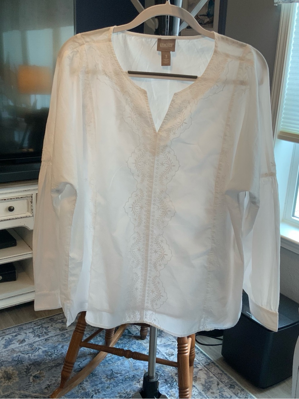 Chico's White Embroidered V-Neck Tunic Top Size 3